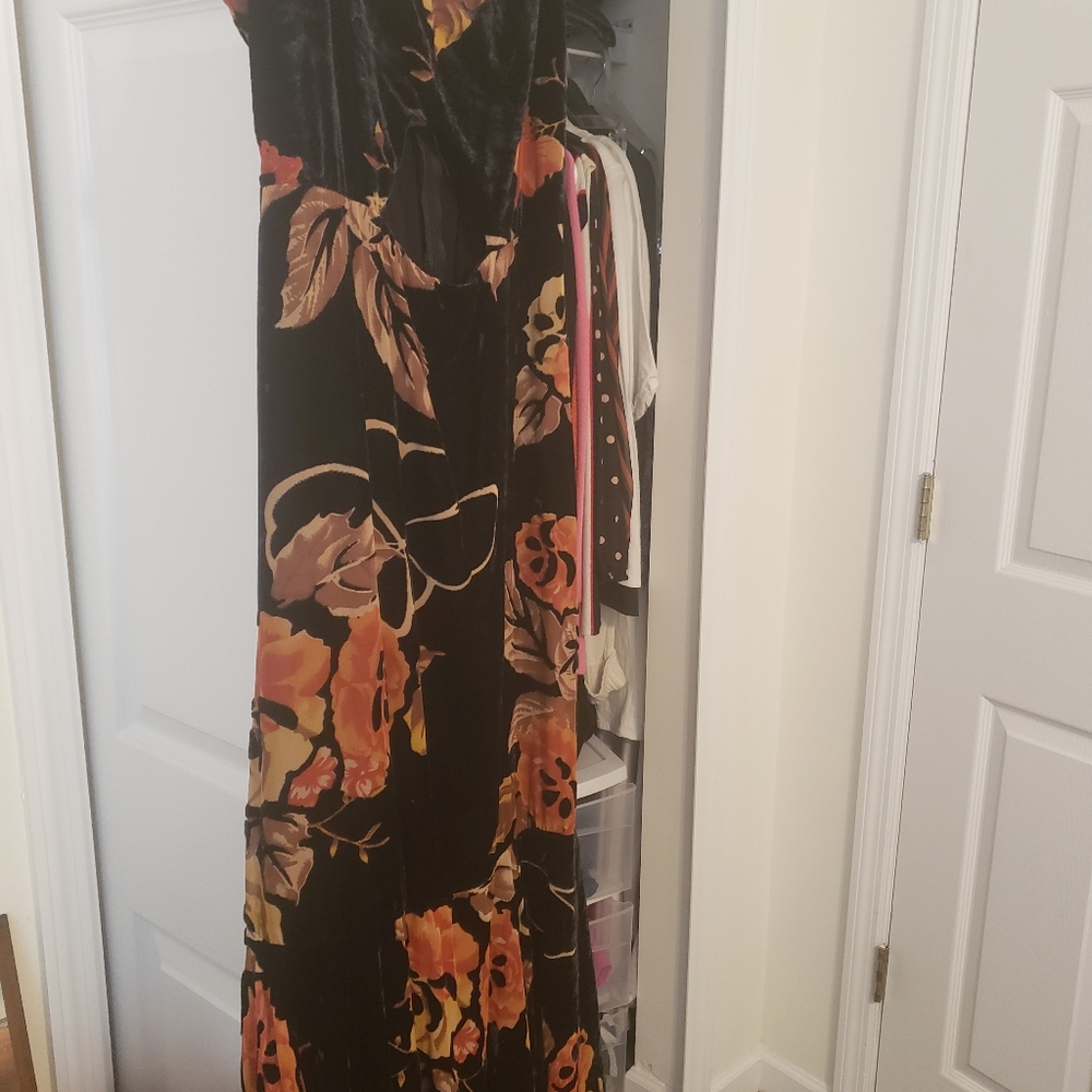 Velvet keyhole dress